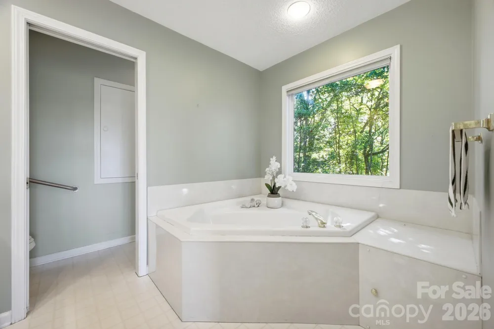 1870 Riverview Court Hendersonville, NC 28739