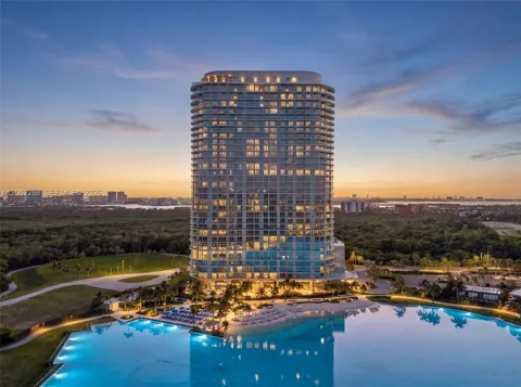 2411 Laguna Circle #2011