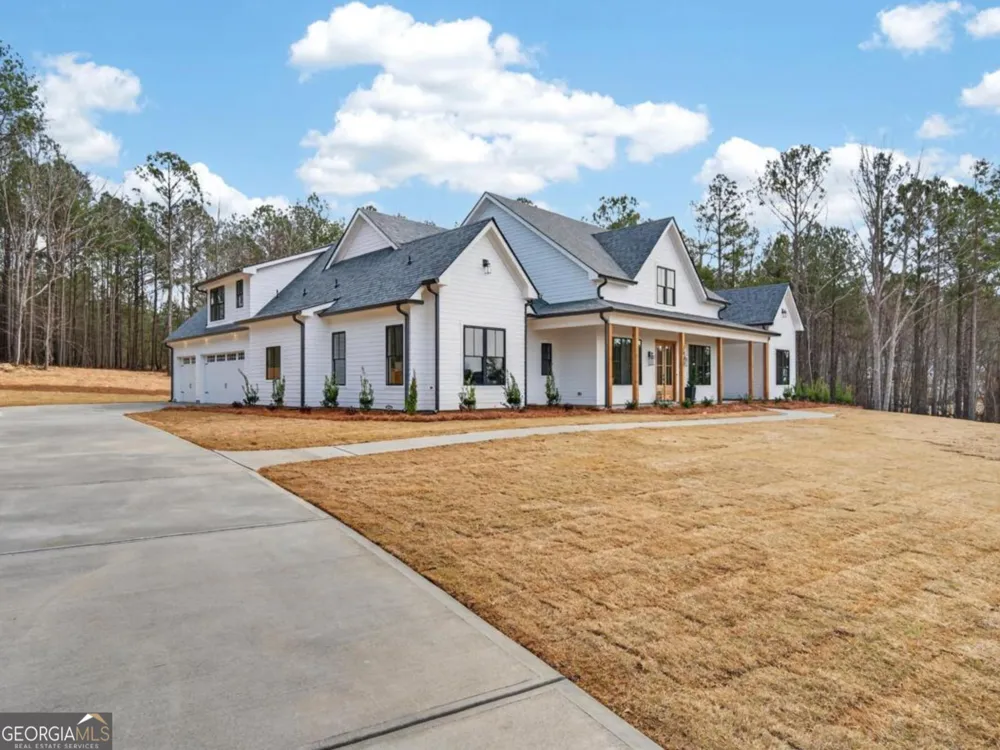 2020 Clearwater DR White Plains, GA 30678