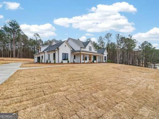 2020 Clearwater DR White Plains, GA 30678