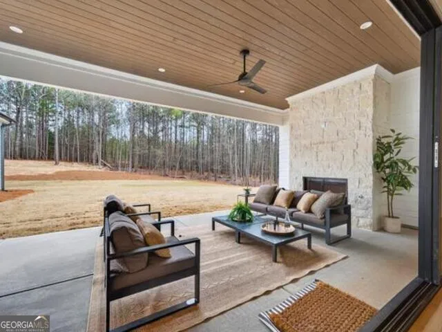 2020 Clearwater DR White Plains, GA 30678