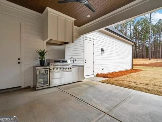 2020 Clearwater DR White Plains, GA 30678