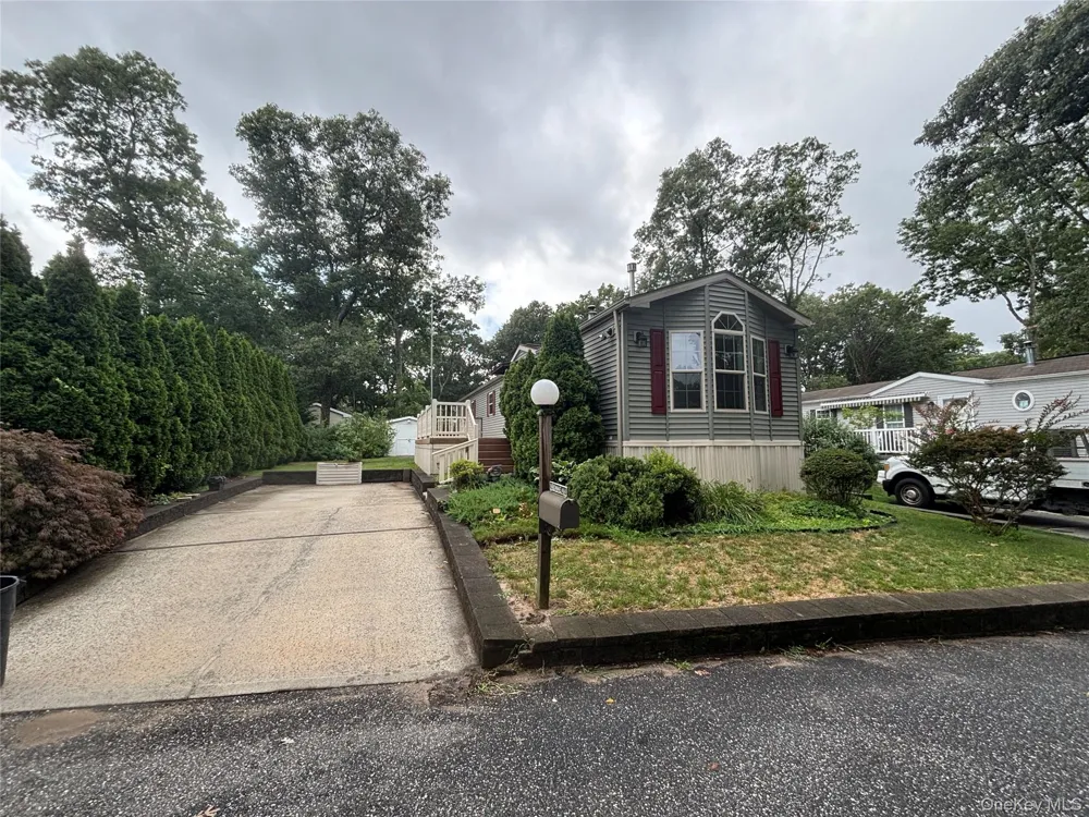1661 Old Country Road #84 Riverhead, NY 11901