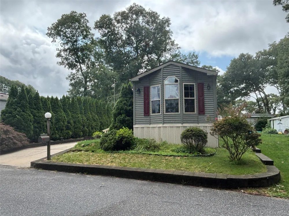 1661 Old Country Road #84 Riverhead, NY 11901