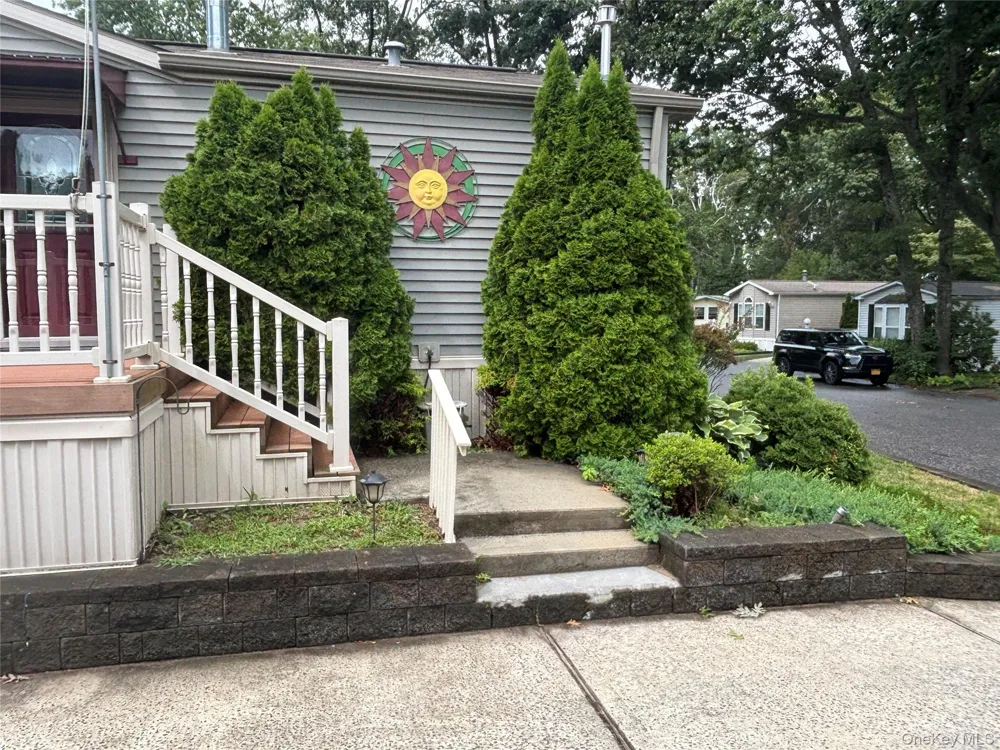 1661 Old Country Road #84 Riverhead, NY 11901