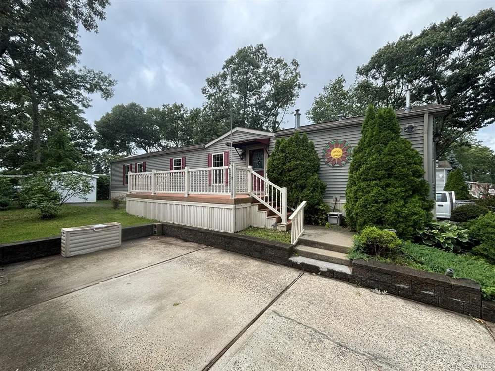 1661 Old Country Road #84 Riverhead, NY 11901