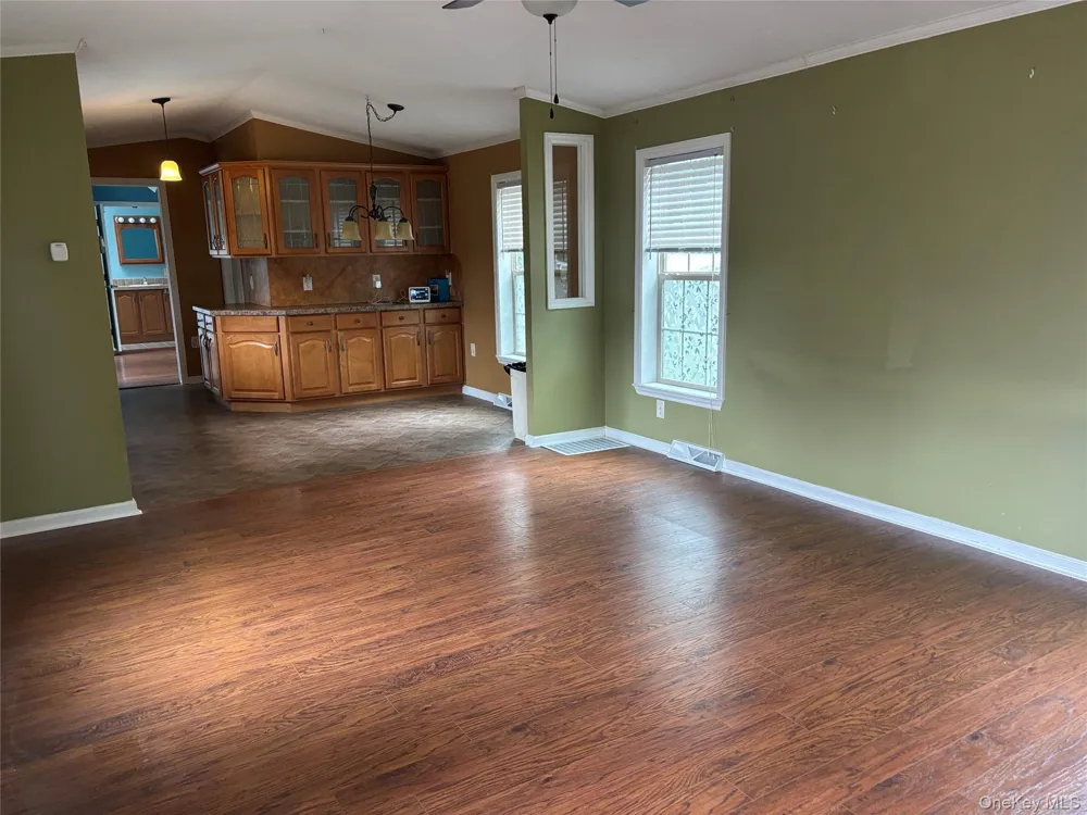 1661 Old Country Road #84 Riverhead, NY 11901