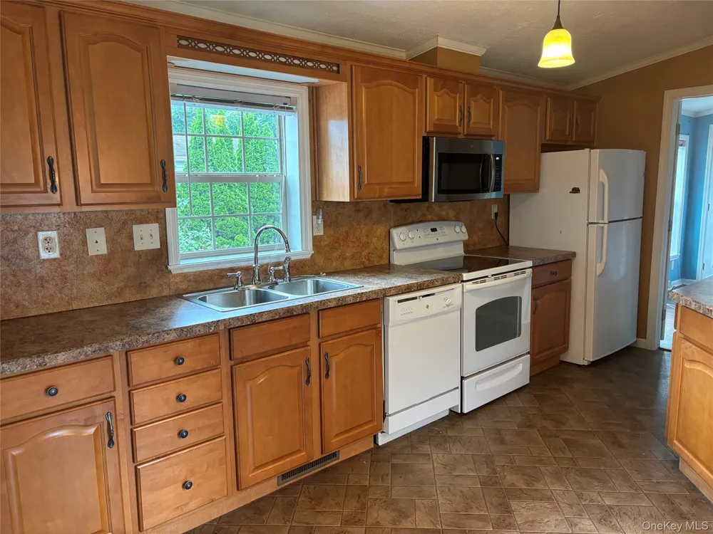 1661 Old Country Road #84 Riverhead, NY 11901