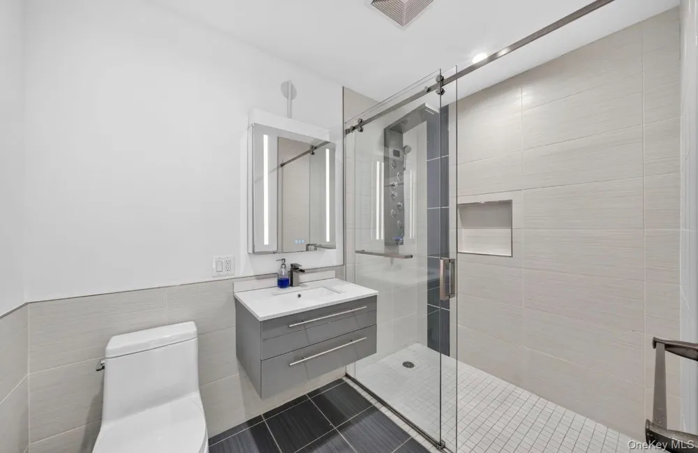 1440 31st Avenue #1R Astoria, NY 11106