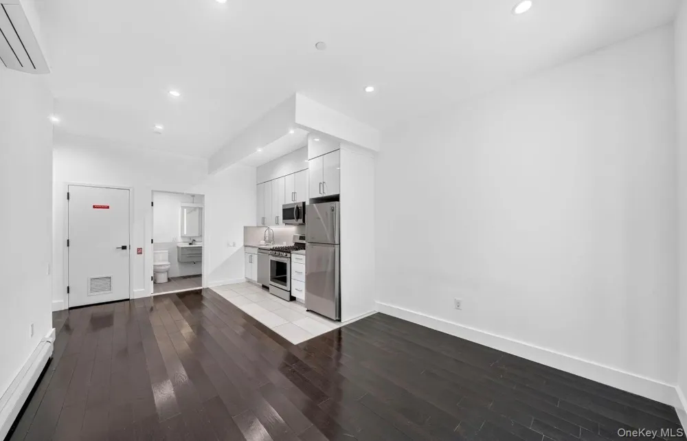 1440 31st Avenue #1R Astoria, NY 11106