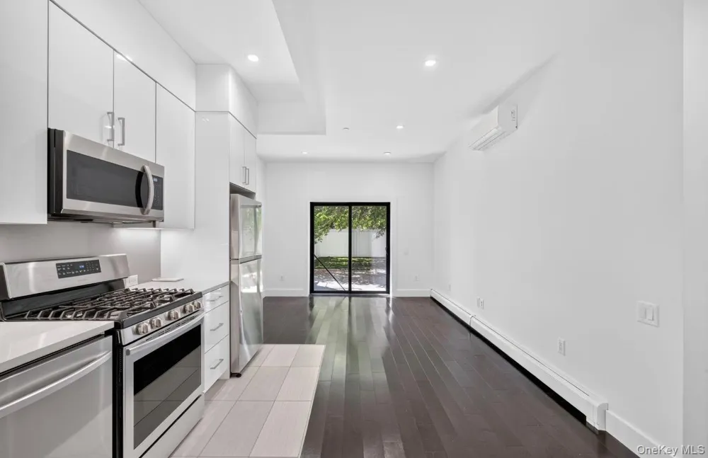 1440 31st Avenue #1R Astoria, NY 11106