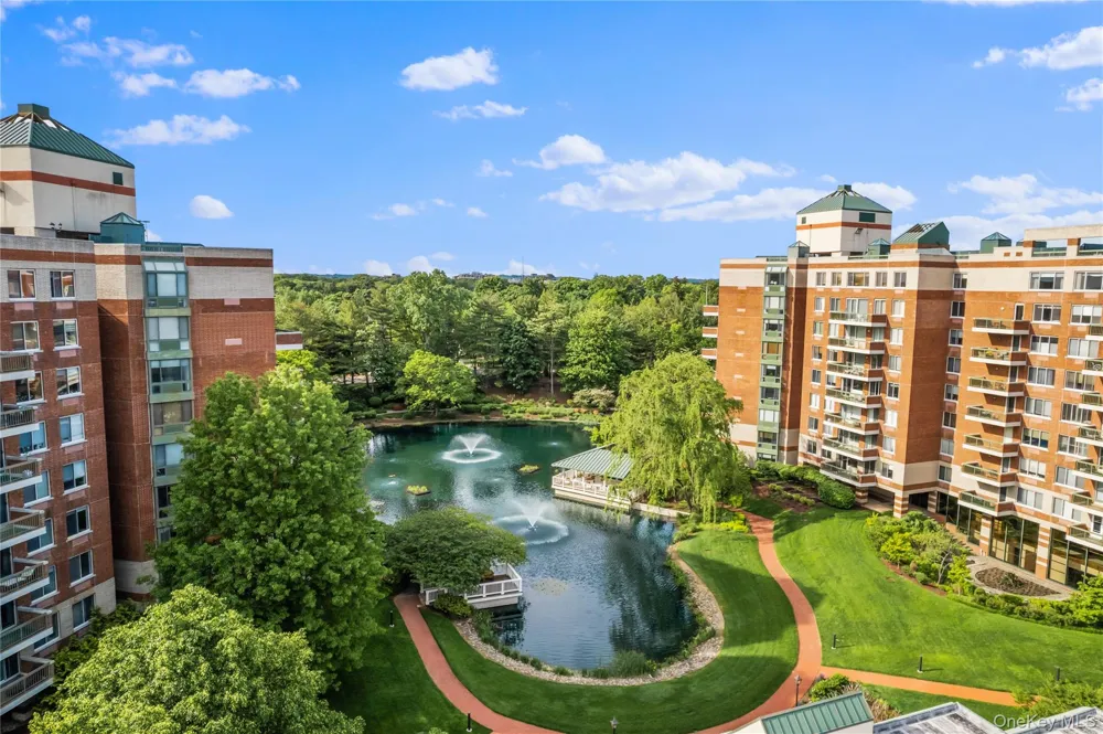 111 Cherry Vallley Avenue #408W Garden City, NY 11530