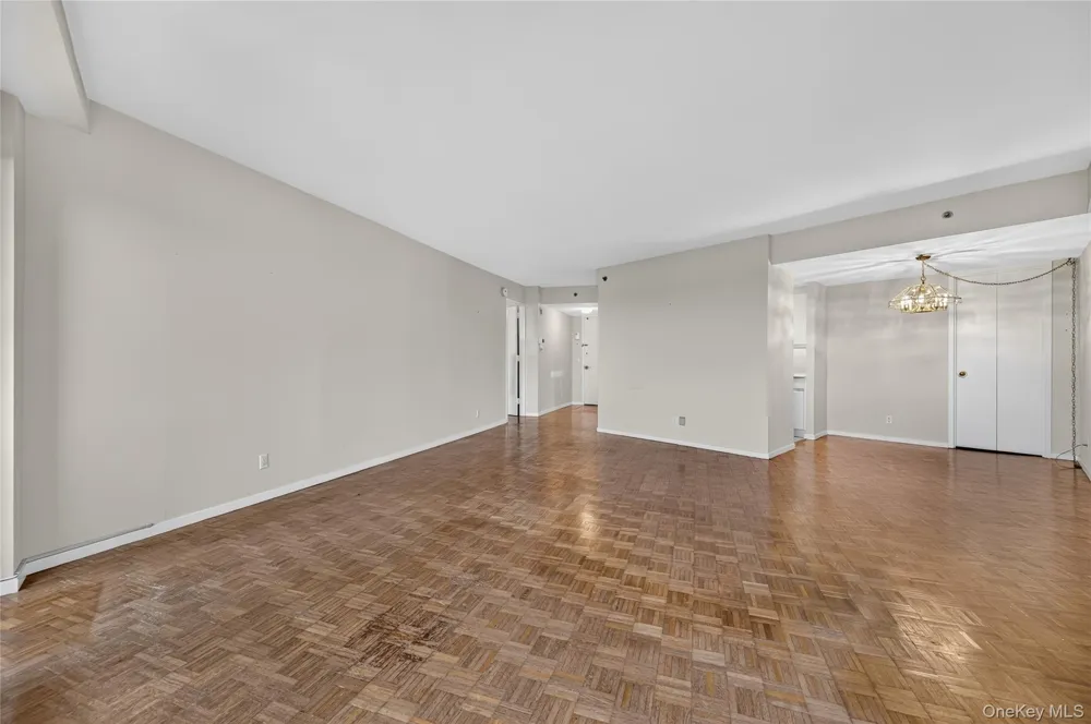 111 Cherry Vallley Avenue #408W Garden City, NY 11530
