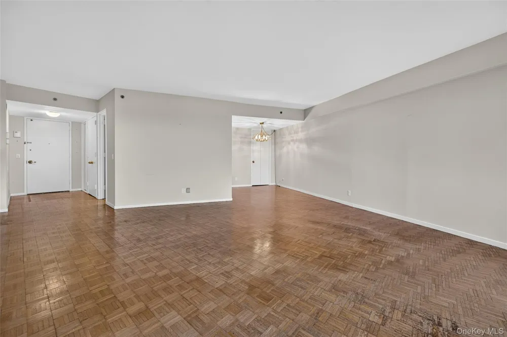 111 Cherry Vallley Avenue #408W Garden City, NY 11530