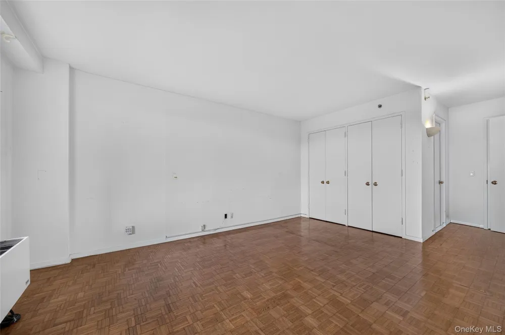 111 Cherry Vallley Avenue #408W Garden City, NY 11530
