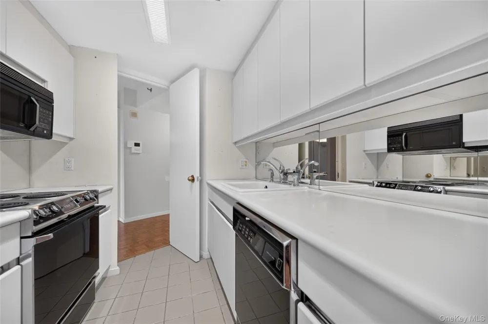 111 Cherry Vallley Avenue #408W Garden City, NY 11530
