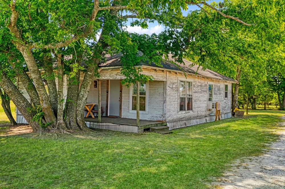 2606 Farm Road 412 Clarksville, TX 75426