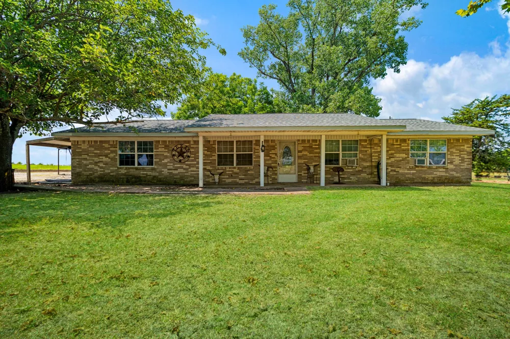 2606 Farm Road 412 Clarksville, TX 75426