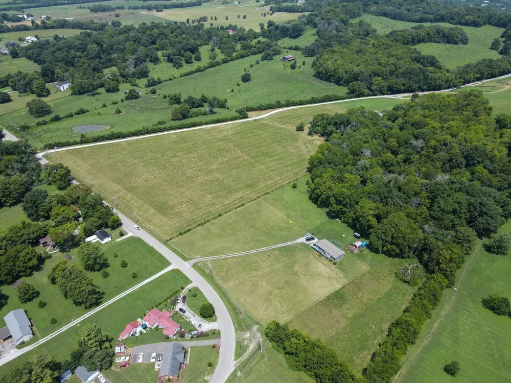 2006 Four Winds Pvt Ln Thompsons Station, TN 37179