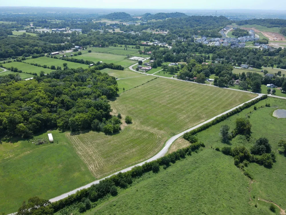 2006 Four Winds Pvt Ln Thompsons Station, TN 37179