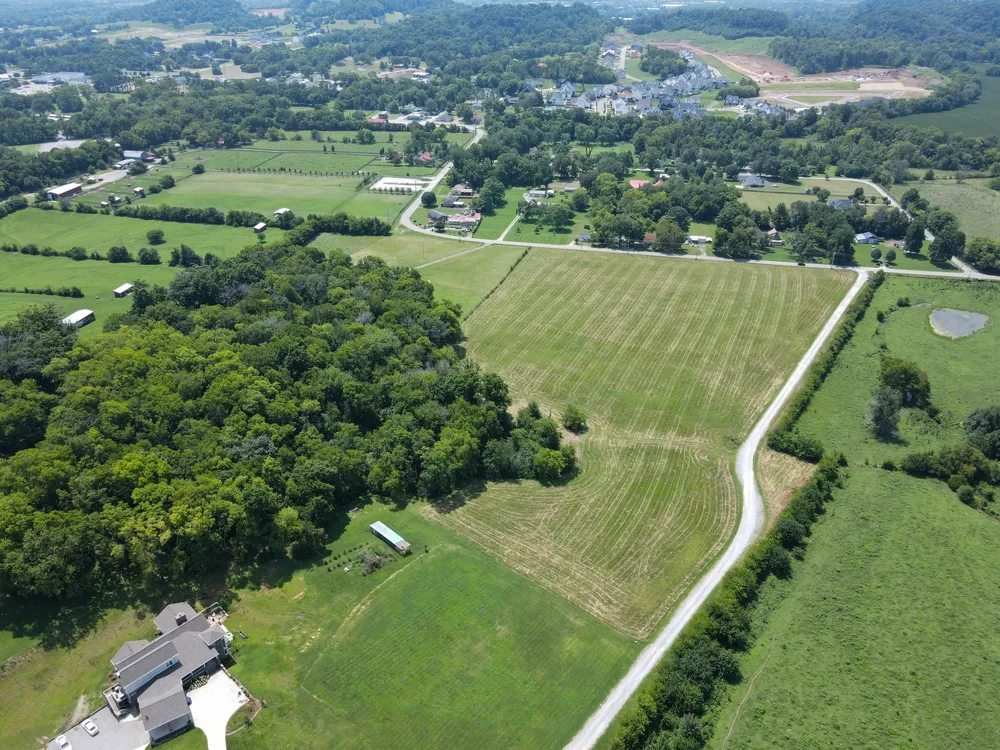 2006 Four Winds Pvt Ln Thompsons Station, TN 37179