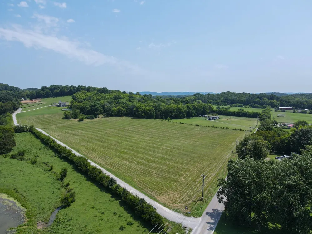 2006 Four Winds Pvt Ln Thompsons Station, TN 37179