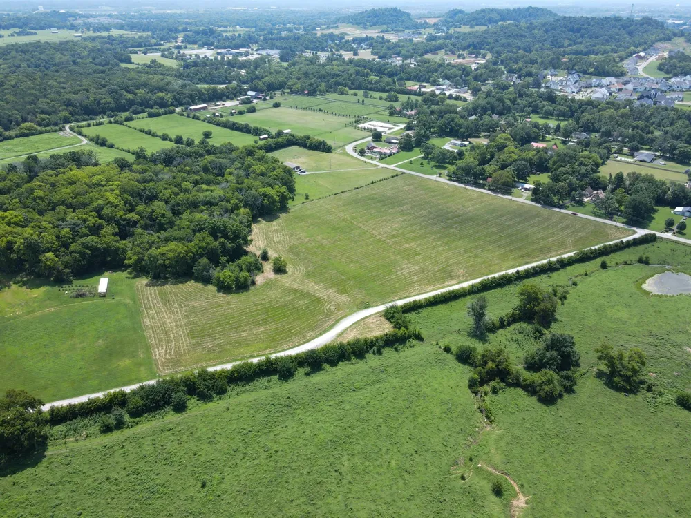 2006 Four Winds Pvt Ln Thompsons Station, TN 37179