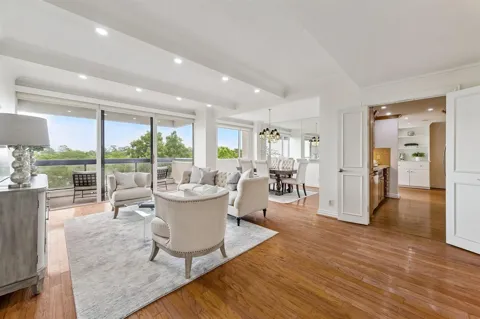 49 Briar Hollow Lane #504