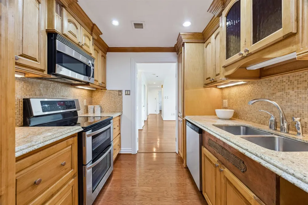 49 Briar Hollow Lane #504 Houston, TX 77027