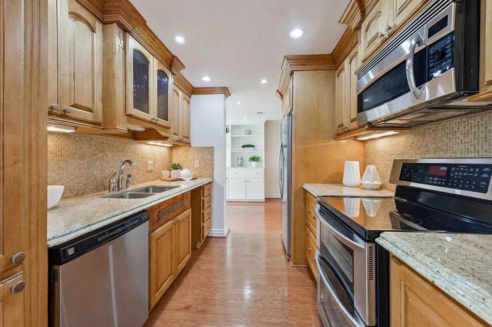 49 Briar Hollow Lane #504 Houston, TX 77027