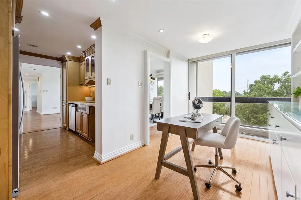 49 Briar Hollow Lane #504 Houston, TX 77027