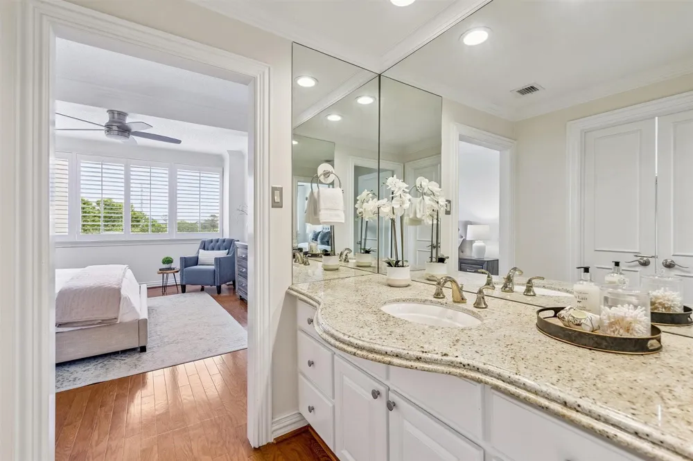 49 Briar Hollow Lane #504 Houston, TX 77027