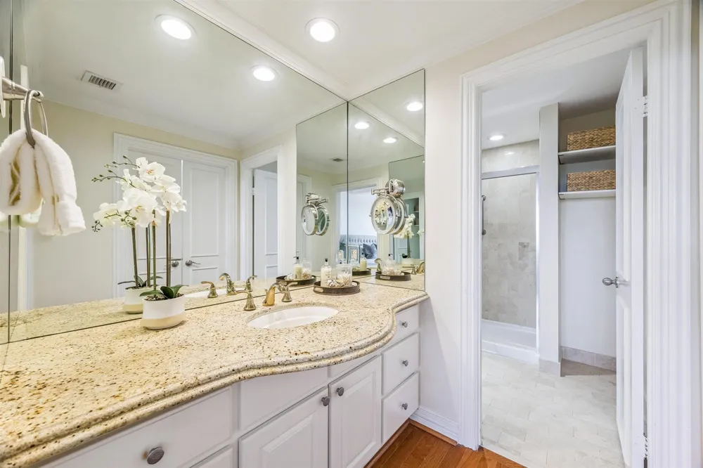 49 Briar Hollow Lane #504 Houston, TX 77027