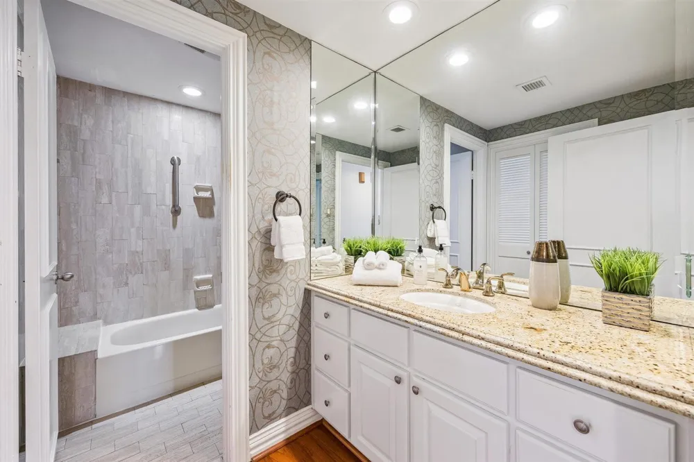 49 Briar Hollow Lane #504 Houston, TX 77027