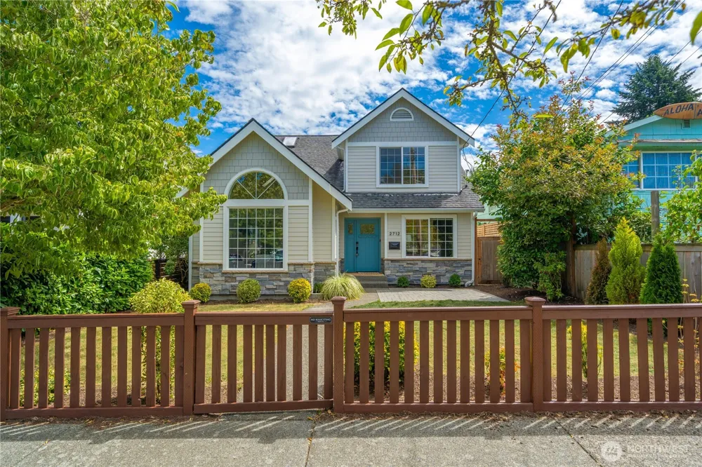 2712 57th Avenue SW Seattle, WA 98116