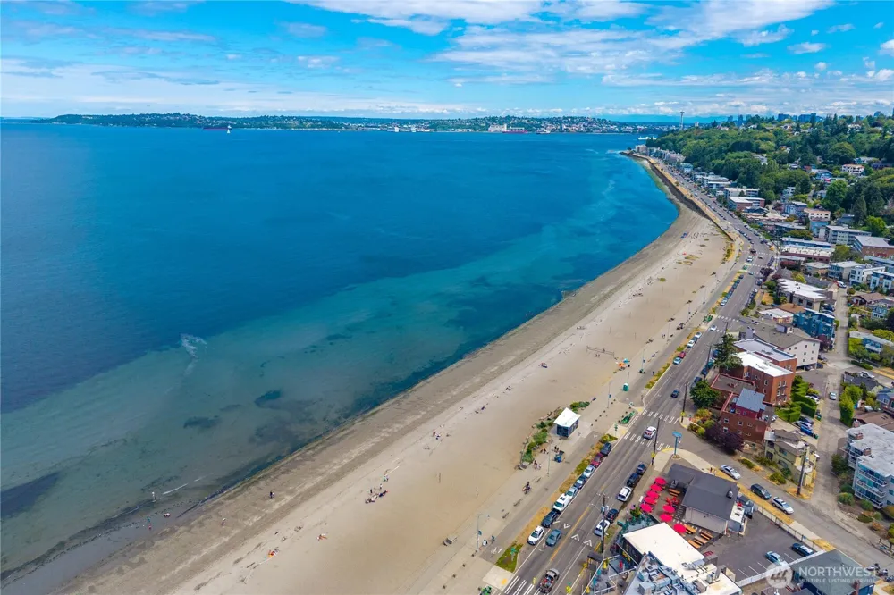 2712 57th Avenue SW Seattle, WA 98116