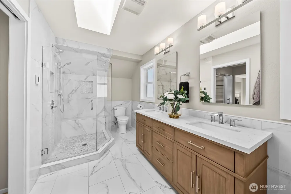 2712 57th Avenue SW Seattle, WA 98116