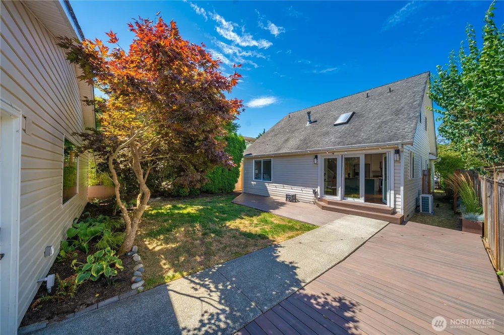 2712 57th Avenue SW Seattle, WA 98116