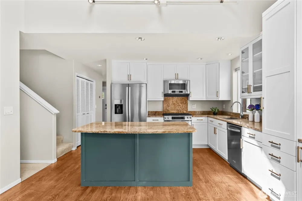 2712 57th Avenue SW Seattle, WA 98116