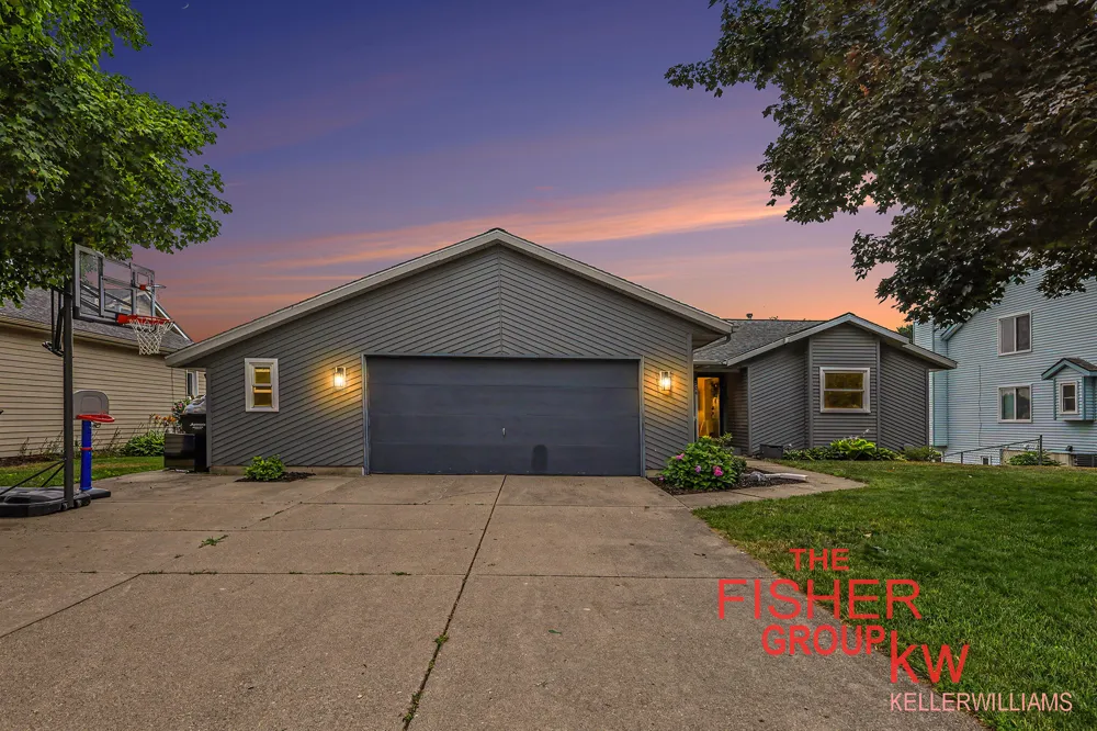 8504 Corsica Drive Jenison, MI 49428