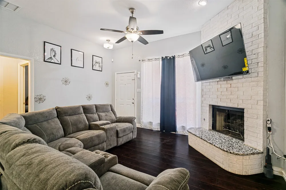 1228 Falcon Trail Bedford, TX 76021