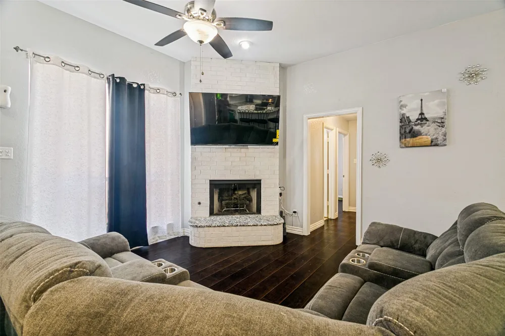 1228 Falcon Trail Bedford, TX 76021