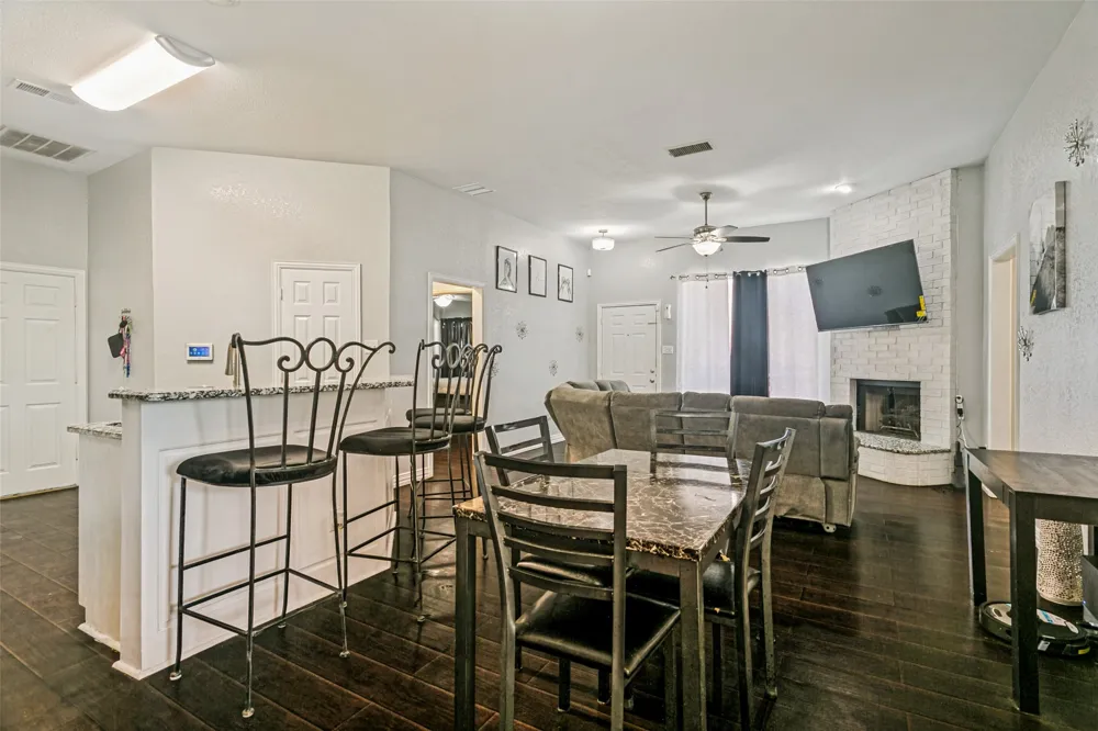 1228 Falcon Trail Bedford, TX 76021
