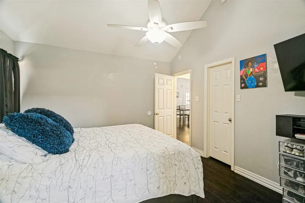 1228 Falcon Trail Bedford, TX 76021