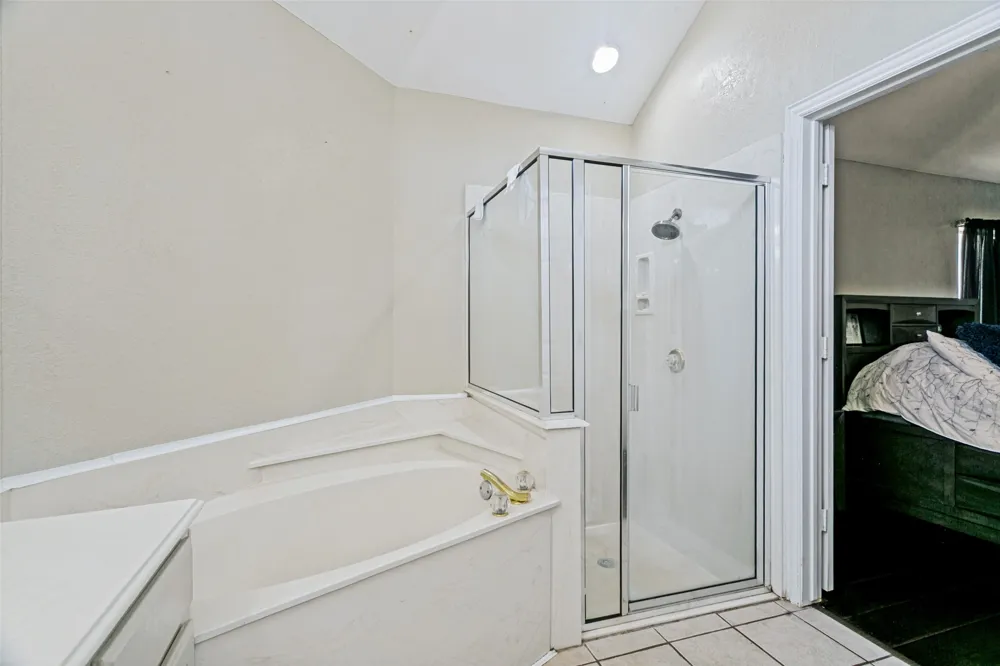 1228 Falcon Trail Bedford, TX 76021