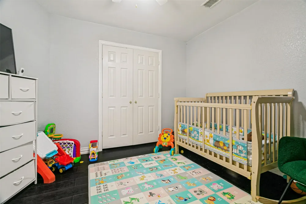 1228 Falcon Trail Bedford, TX 76021