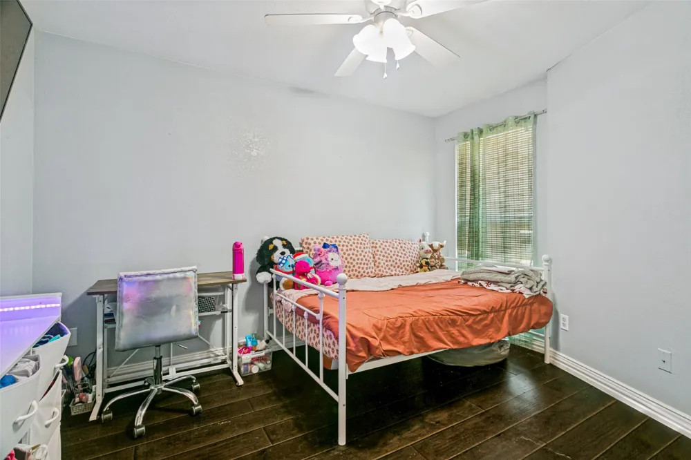 1228 Falcon Trail Bedford, TX 76021