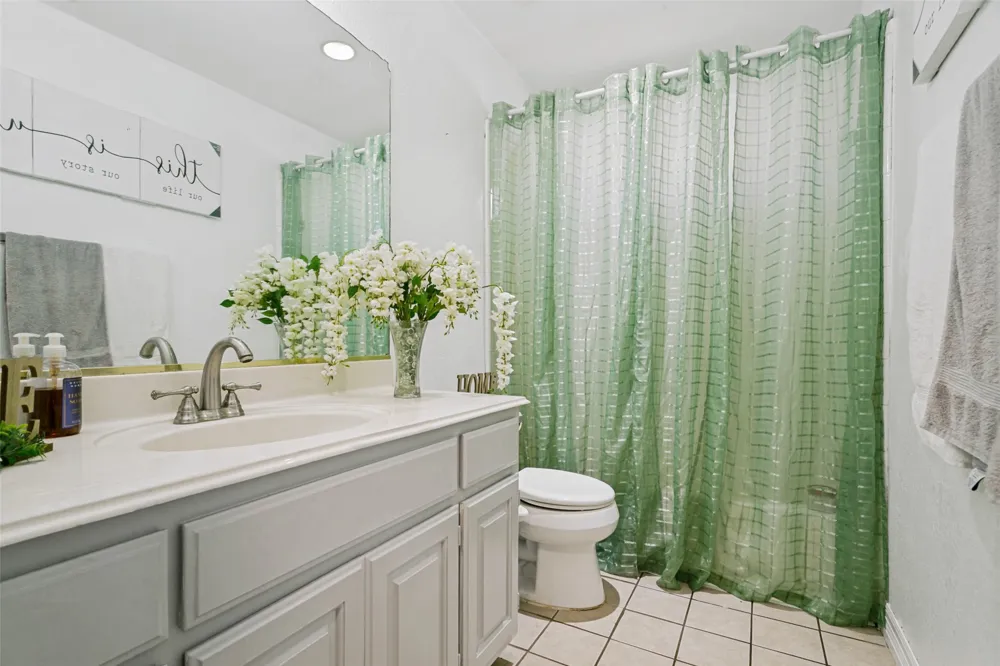 1228 Falcon Trail Bedford, TX 76021