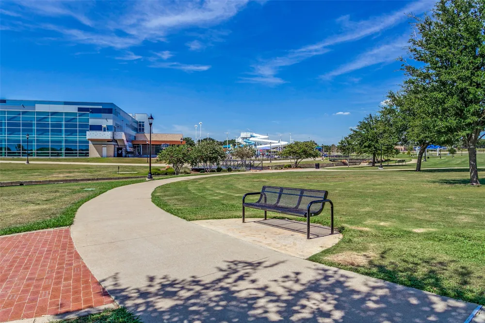1228 Falcon Trail Bedford, TX 76021