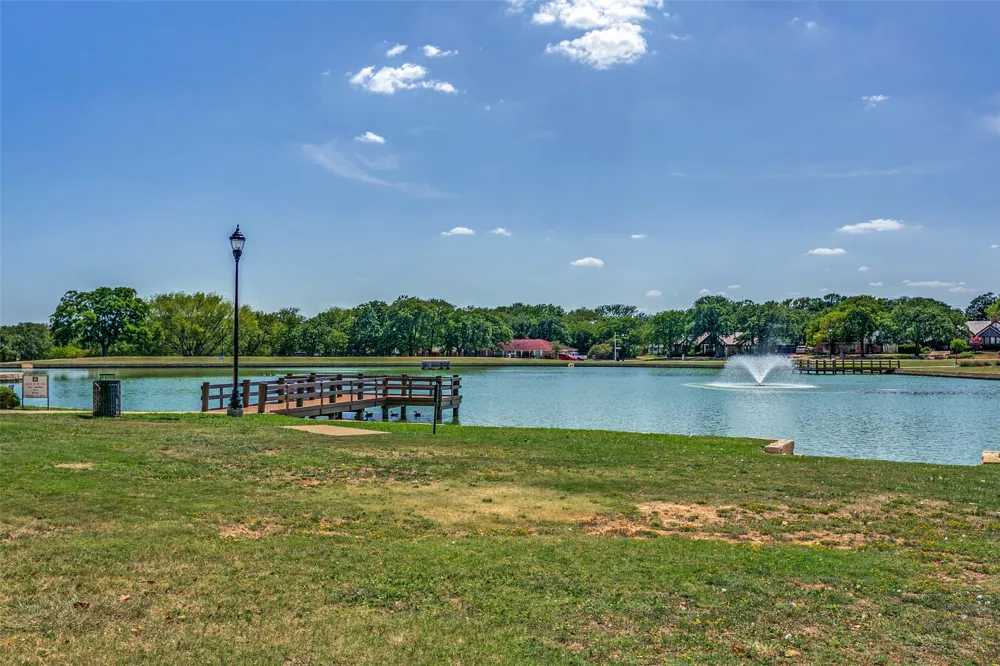 1228 Falcon Trail Bedford, TX 76021